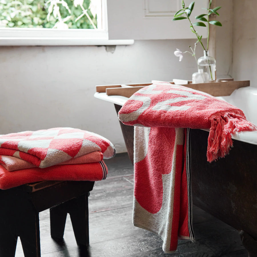 Super Nice Bath Towel - Castle & Things.