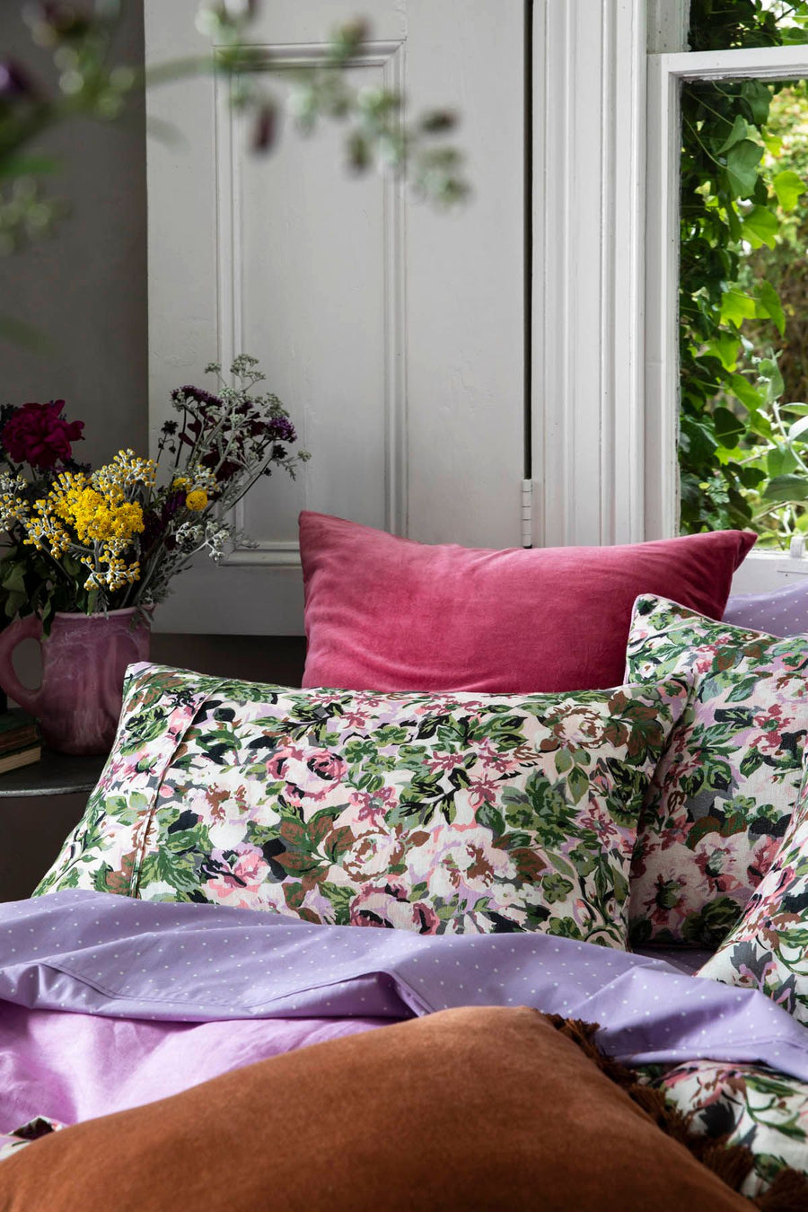 Garden Path Floral Linen Pillowcase Set - Kip & Co.